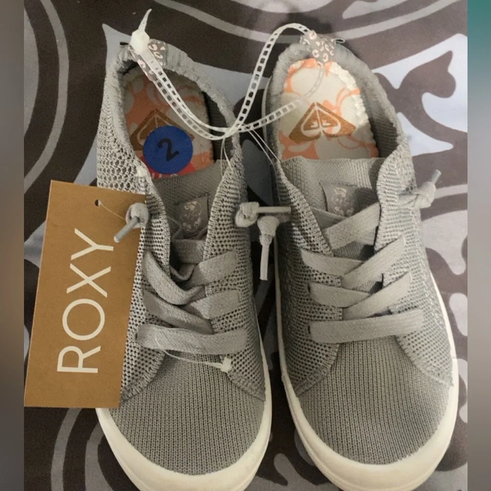 Roxy 🩶Bayshore Slip On Sneaker size 2 - Picture 2 of 5